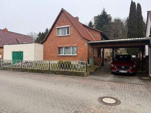 Vorderansicht - Haus im Brauereiviertel mit viel Platz!