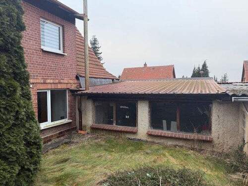 Hinterhof/Garagenrückansicht - 