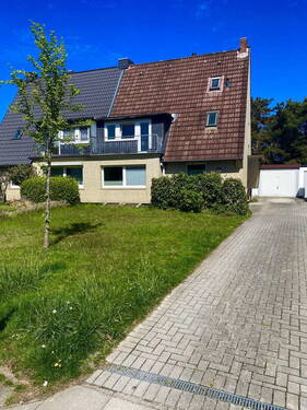 Hausansicht - Doppelhaushälfte mit potenzial auf großem Grundstück