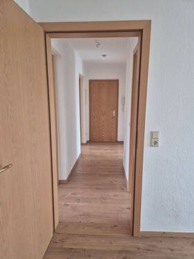 20260520_111701.jpg - Kleine Dreiraumwohung mit Balkon