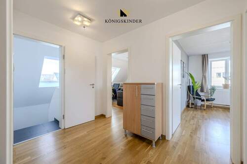 Heller, großzügiger Flur – verbindet alle Räume komfortabel und funktional. - 