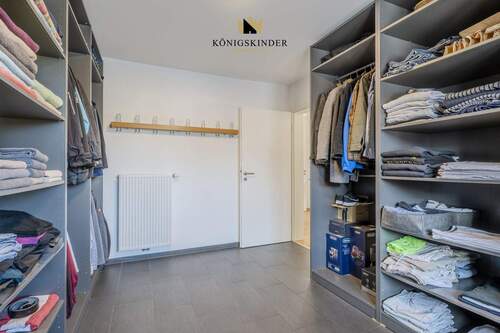 Ehemalige Küche, heute stilvolle Ankleide – ein Raum voller Möglichkeiten. - 