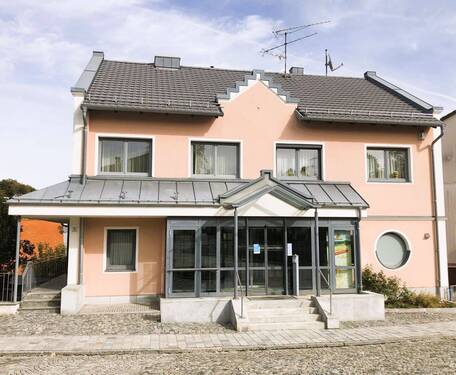 Ansicht - Wohn- und Geschäftshaus (ehemaliges Bankgebäude) in zentraler Lage in Fürstenstein