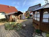 Gartenhaus und Sitzgelegenheiten - 