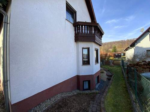 Seitenansicht mit Zugang zum Garten - 