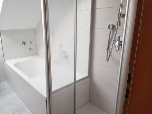 Wanne mit Dusche - 