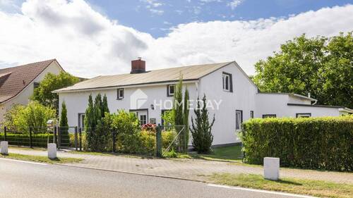 Außenansicht 2 - Familienfreundliches Zuhause mit Garten und Garage