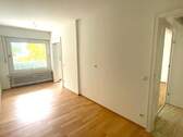Küchenansicht mit Schiebetür zum Wohnraum - 