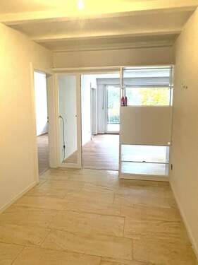 
Schöner Dielenbereich mit Blick zum Wohnraum - Terrassenwohnung mit 61,00 m² in Bonn zur Miete