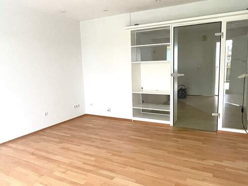 Wohnraum mit Blick zur Diele - 