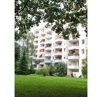 Hochwertig komplettsanierte 3-Zi. Erdgeschossterrassenwohnung in München, Fürstenried, am Waldrand