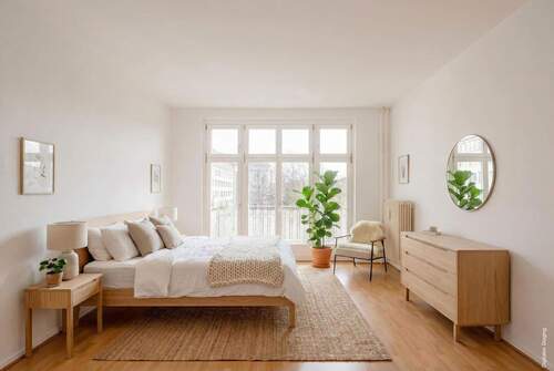 Schlafzimmer mit Balkonzugang - 2 Zimmer Etagenwohnung in Berlin