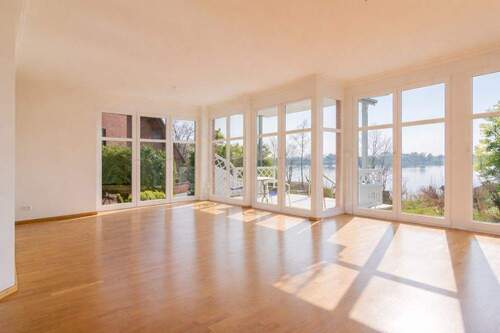 Lichtdurchfluteter Wohnbereich - 4 Zimmer Etagenwohnung in Geesthacht