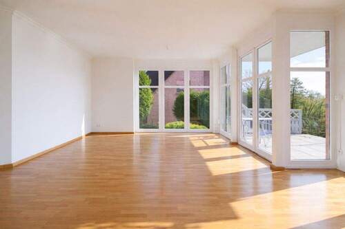 Wohnbereich mit Zugang zur Terrasse - Etagenwohnung mit 135,00 m&sup2; in Geesthacht zur Miete