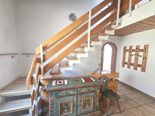 Flur und Treppen ins OG - 