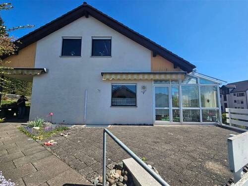Ansicht von der Seite - 5 Zimmer Einfamilienhaus in Heidenheim an der Brenz