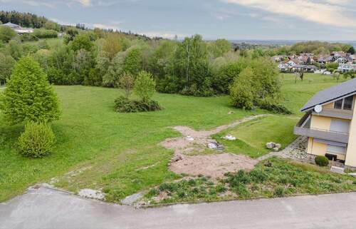 Bauplatz - Provisionsfrei: Baugrundstück mit Naturblick & Baugenehmigung