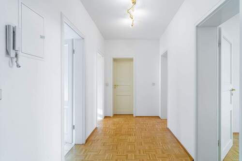 Flur - Etagenwohnung mit 78,00 m² in Leipzig zum Kaufen