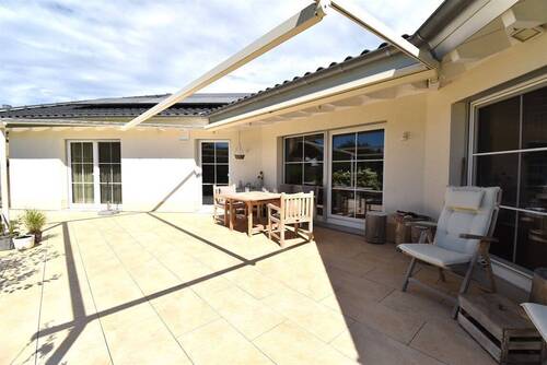 Terrasse - 4 Zimmer Mehrfamilienhaus, Wohnhaus in Wutach