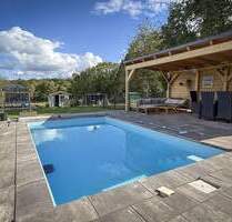 Außergewöhnliches Zweifamilienhaus mit Poollandschaft in Waldrandnähe sucht neue Eigentümer - Saarbrücken / Klarenthal