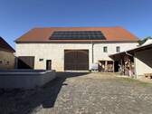 Hofansicht mit großer Scheune - Bauernhaus, Landhaus mit 249,80 m&sup2; in Neukieritzsch zum Kaufen