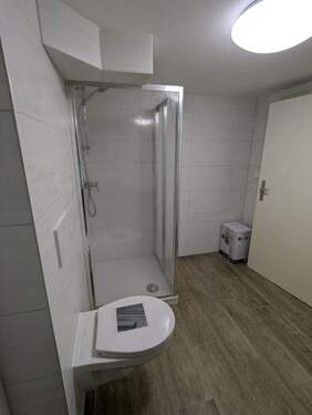Badezimmer mit Dusche u. WC.jpg - 