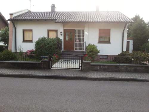 Straßenansicht - Freistehendes Einfamilienhäuschen mit schönem Garten in Bestlage