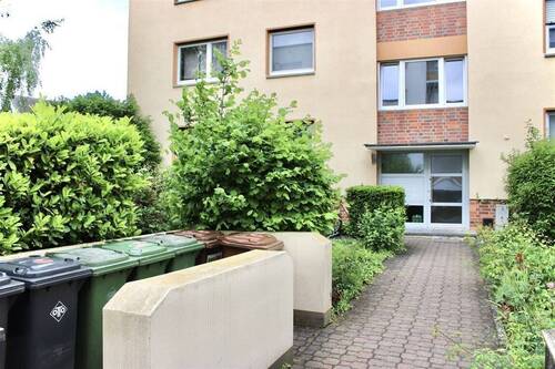 Hauseingang - 4 Zimmer Etagenwohnung zum Kaufen in Maintal