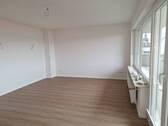 Übergang in den Flur - 3 Zimmer Etagenwohnung in Bad Vilbel