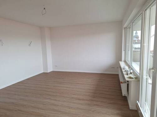 Übergang in den Flur - 3 Zimmer Etagenwohnung in Bad Vilbel