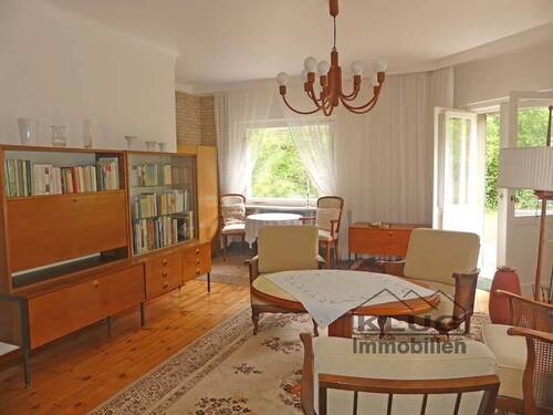 Vorderer Wohnbereich mit Ausga - 