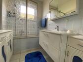 Badezimmer.jpg - Mehrfamilienhaus, Wohnhaus in Stuttgart zum Kaufen