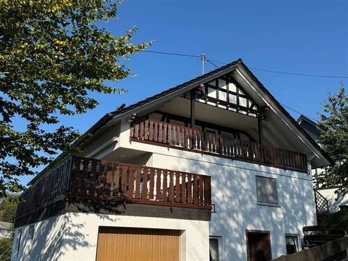 Straßen-Ansicht - 7 Zimmer Mehrfamilienhaus, Wohnhaus zum Kaufen in Kirchhundem