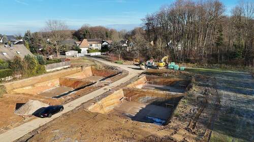 Erdarbeiten_Baugrube Keller.jpg - Doppelhaushälfte mit 118,00 m&sup2; in Königswinter zum Kaufen