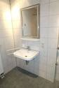 Bad mit Dusche und WC - 