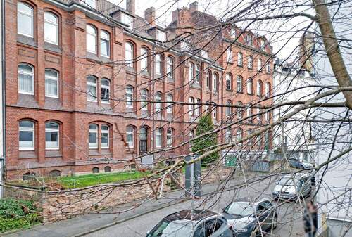 Ansicht Südwest Straße - Kurzfristig frei: 1-Zi.-App. in charmantem Altbau, KS-Südstadt, unterhalb Weinberg