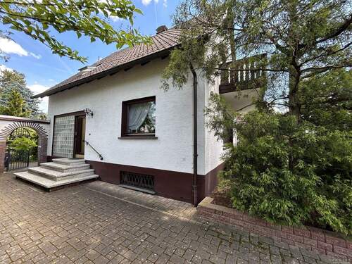 Außenansicht - 4 Zimmer Einfamilienhaus zum Kaufen in Obertshausen / Hausen