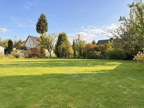 Großes Baugrundstück - 