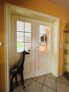 Tür zum Wohnzimmer - 8 Zimmer Einfamilienhaus in Schwarzenbek