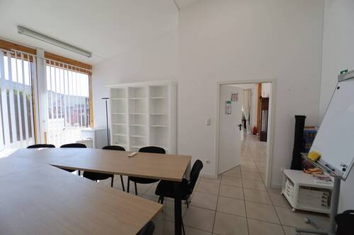 Besprechung - 