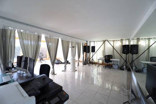Showroom - 
