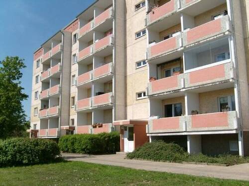 Huf 26-32 Vorderansicht_2 - 3 Zimmer Etagenwohnung zur Miete in Neubrandenburg