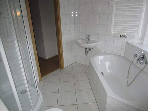 13 Bad - 2 Zimmer Etagenwohnung in Plauen