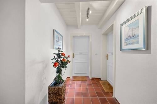 Flur und Eingangstür - 3 Zimmer Etagenwohnung zum Kaufen in Dunsum
