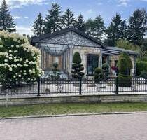 Winkelbungalow gehoben und modernisiert, mit Pool direkt an der Briese. - Birkenwerder