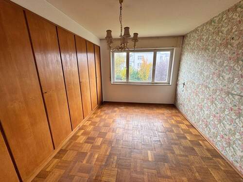 Schlafzimmer mit Einbauschrank - 