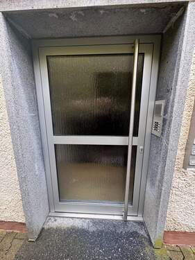 Hauseingang - 3 Zimmer Etagenwohnung zum Kaufen in Pforzheim