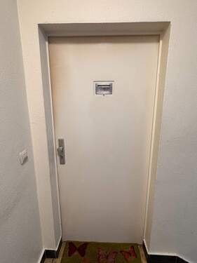 Wohnungseingangstüre - Etagenwohnung mit 77,00 m² in Pforzheim zum Kaufen
