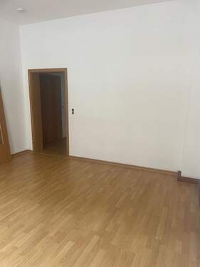 03 Wohn- Schlazimmer - Etagenwohnung mit 32,30 m&sup2; in Plauen zur Miete
