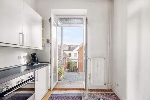 Küche / Balkon / Innenhof - 